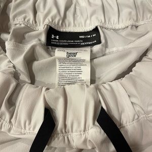 Like new Under Armour heat gear loose fit joggers